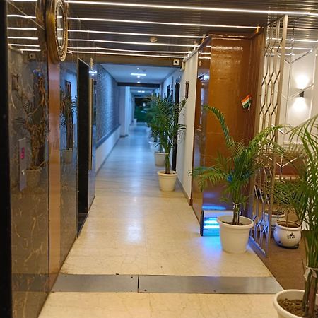 Hotel The Dwelling Paradise Greater Noida Exterior foto