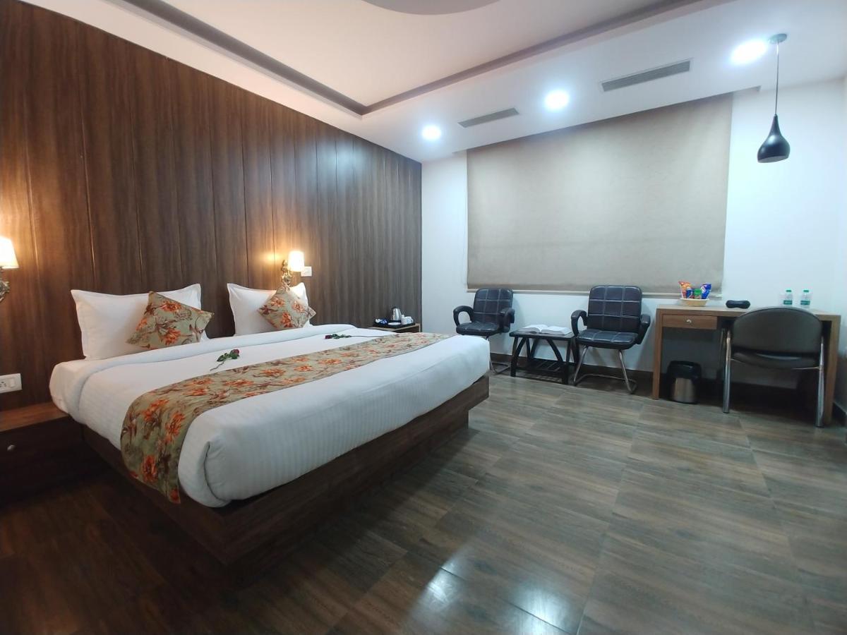 Hotel The Dwelling Paradise Greater Noida Exterior foto