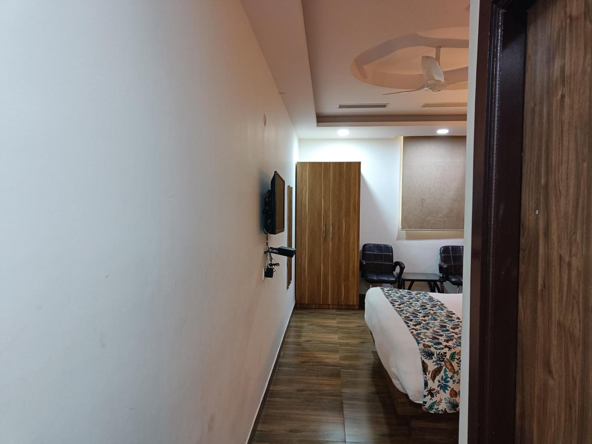 Hotel The Dwelling Paradise Greater Noida Exterior foto