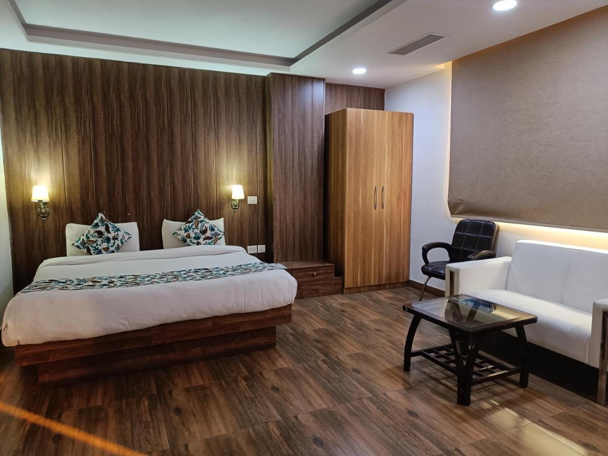 Hotel The Dwelling Paradise Greater Noida Exterior foto