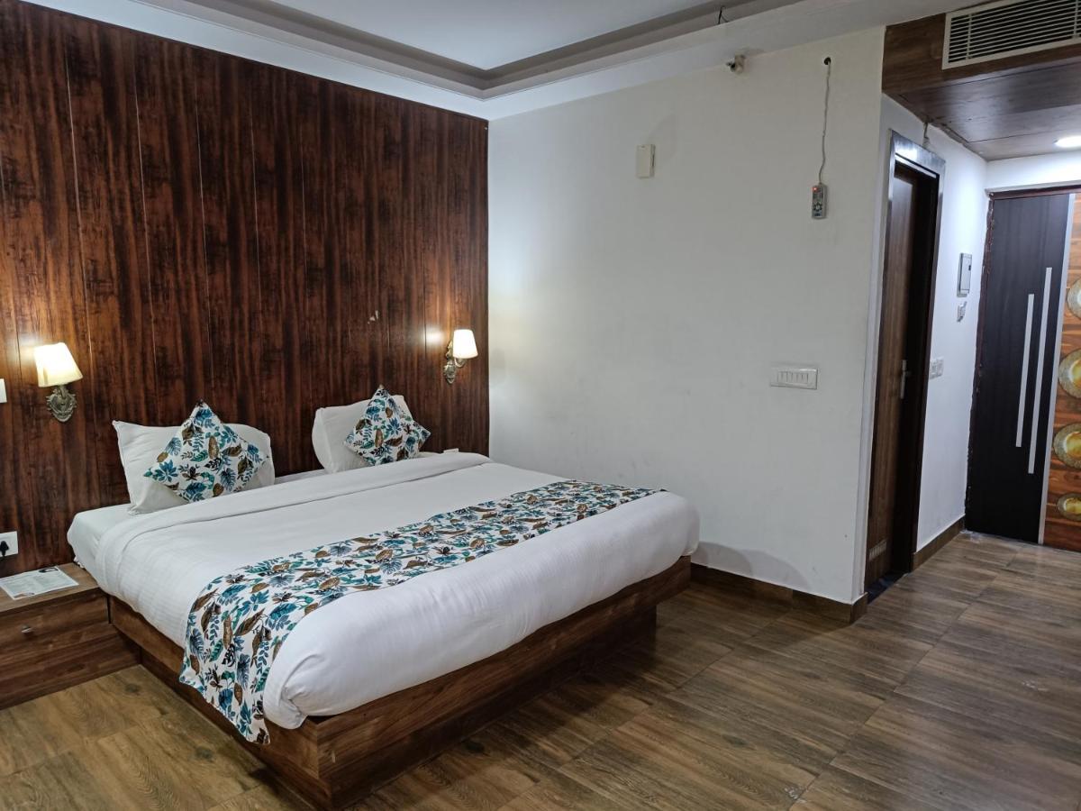 Hotel The Dwelling Paradise Greater Noida Exterior foto