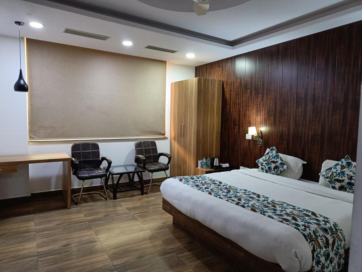 Hotel The Dwelling Paradise Greater Noida Exterior foto