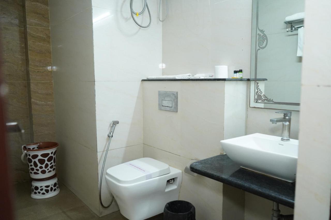 Hotel The Dwelling Paradise Greater Noida Exterior foto