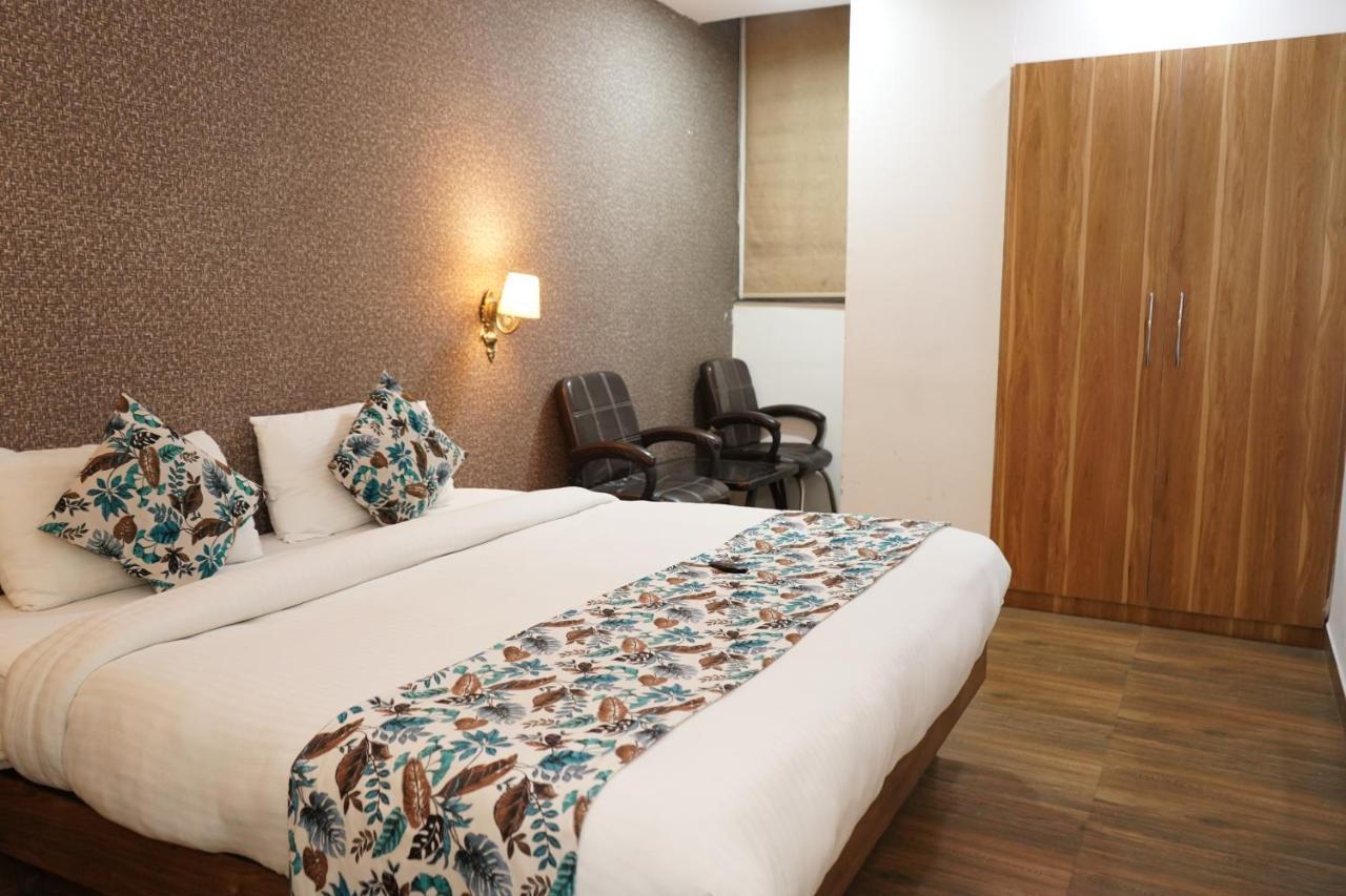 Hotel The Dwelling Paradise Greater Noida Exterior foto