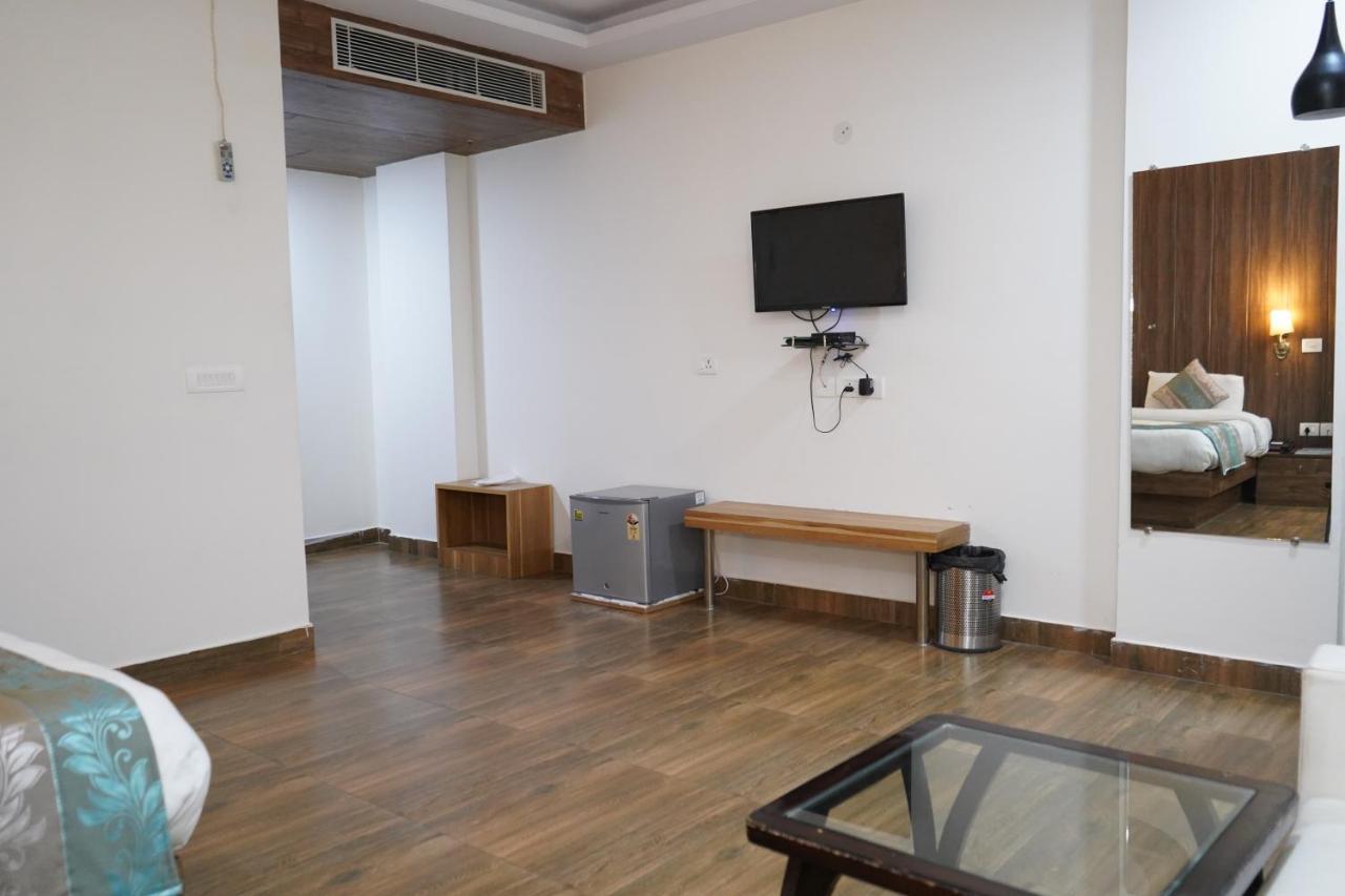 Hotel The Dwelling Paradise Greater Noida Exterior foto